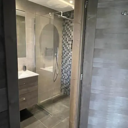 Chalet Purdey - Sleeps 10 With Hot Tub Montriond