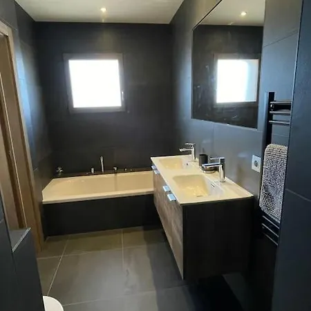 Purdey - Sleeps 10 With Hot Tub *