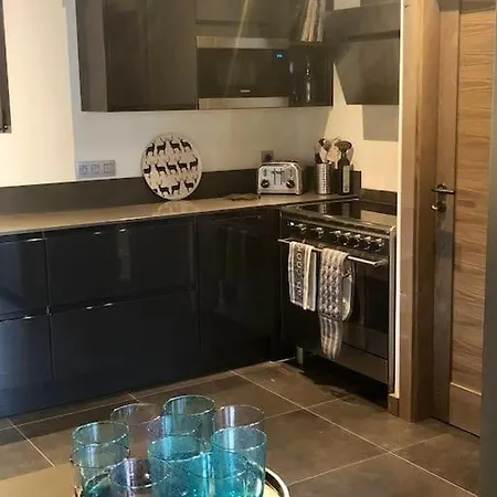 Purdey - Sleeps 10 With Hot Tub